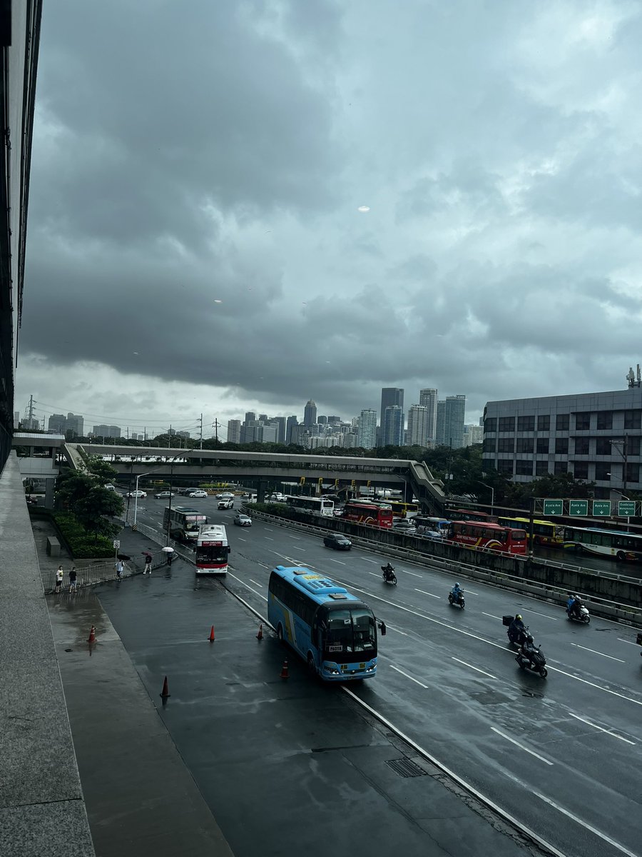 sergi_tron's tweet image. survived my first manila commute