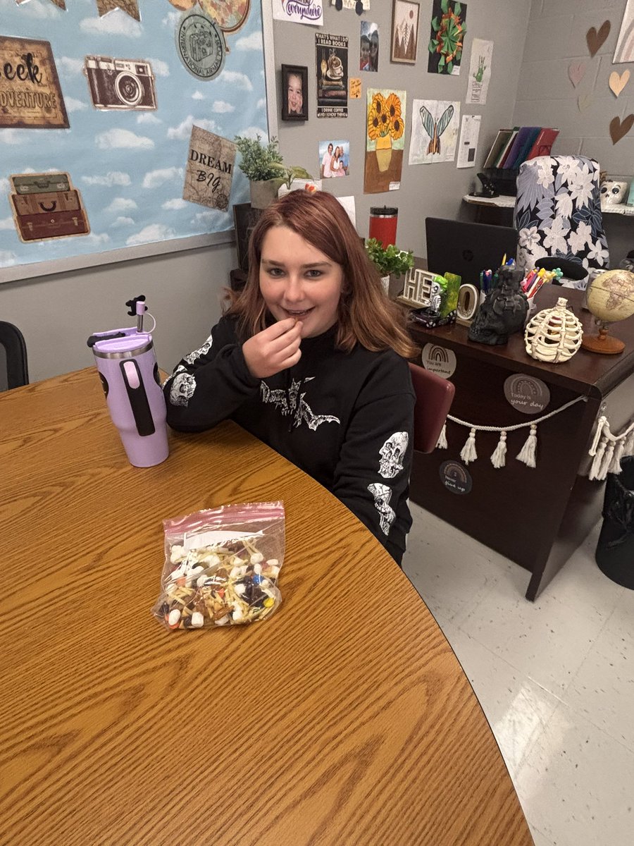 WinfieldNation's tweet photo. 🌟 Mrs. Bruno’s cooking class mixed learning &amp; fun! Students used a color-coded cookbook to make trail mix, practice measuring, teamwork, &amp; sharing—then tried new ingredients, rated their mixes, and enjoyed a tasty snack. 👩‍🍳✨ #StaffShowcase https://t.co/ov8Bn3NEgs