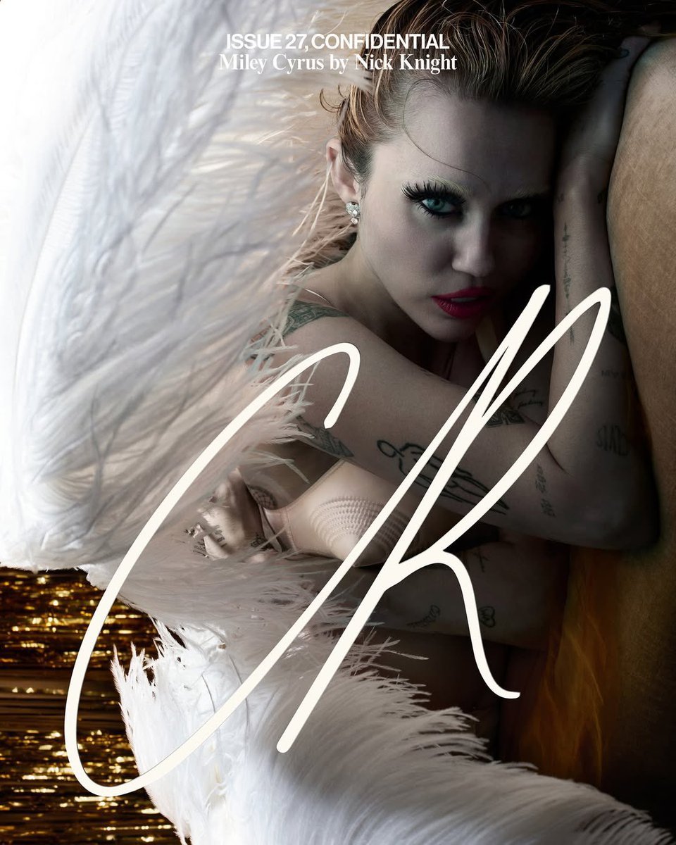 🚨 Miley Cyrus na capa da CR Fashion Book.