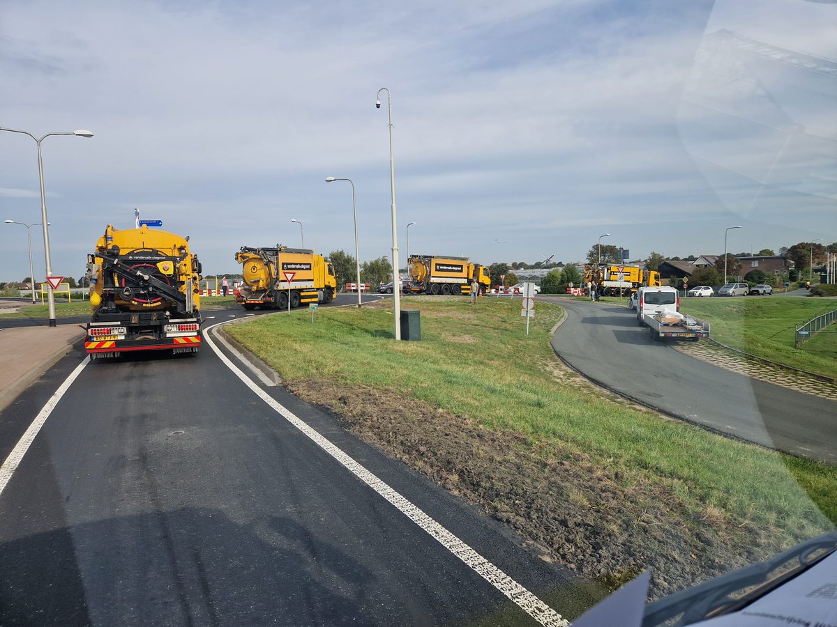 valkdegroot's tweet image. Afgelopen zaterdag namen we deel aan "De Ooievaarsrun 2025". Een toertocht met vrachtwagens, waarin mensen met een verstandelijke beperking meerijden vanaf Den Haag door het Westland naar de visafslag in Scheveningen. Wij hebben deze editie 5 vrachtwagens verzorgd. #Ooievaarsrun
