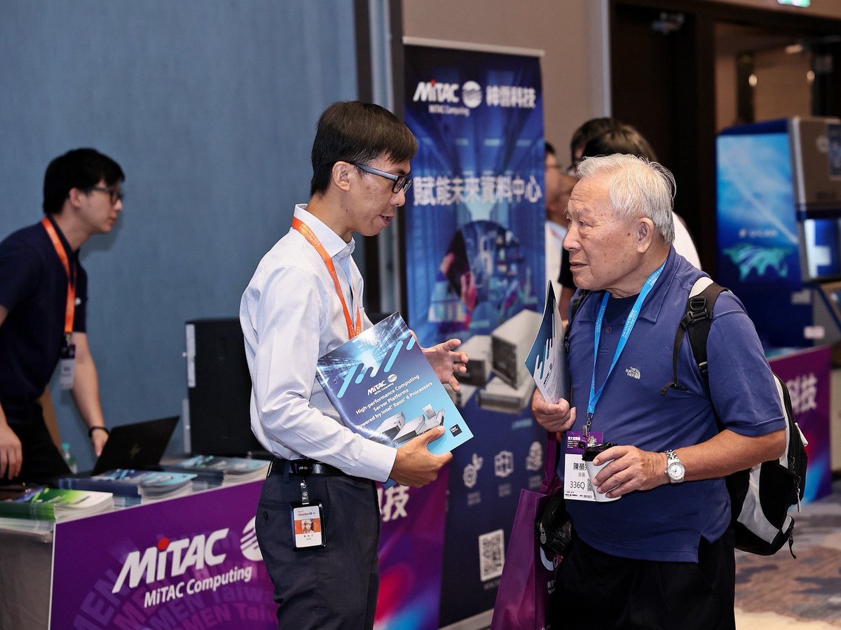 MiTACcomputing's tweet image. ✨ Highlights from the 33rd #CADMEN Annual Conference in Taipei!

We are honored to be recognized on stage and to showcase our B8050F65TV8E2H-2T-N system.

Great to connect with industry leaders driving innovation in semiconductors, aerospace, green energy &amp;amp; more.

#Innovation