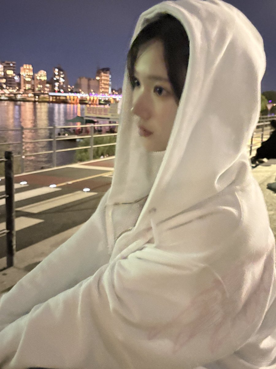 이거쫌여친같디
제가사실지우님일반인여자친구입니다