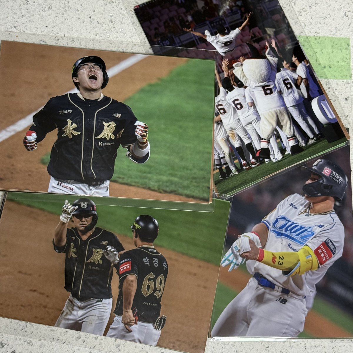 ➿이번 시즌 마지막 나눔 공지➿

4종류 1개씩 총 30세트

23일 키움전 오시는 분들 중
저랑 트친이시거나 저를 팔로우 하신분들 한정으로
멘션 주시면 당일에 직접 드립니다🌀

멘션 주신분들 한정으로 나눔하는거라
해당 게시글에 댓글 달아주셔야 해요
((냅다 저요만 달아두👌🏻

확정이신분들은