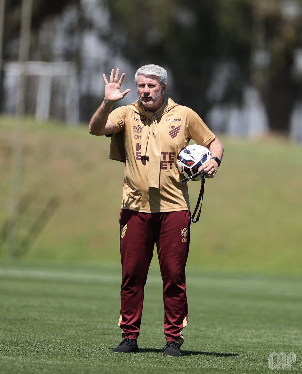 futebol_info's tweet image. ⚠️ Agora!

Após demitir Roger Machado, diretoria do Internacional tem 2 treinadores na mira: Ramón Díaz, que está livre no mercado, e Odair Hellmann, do Athletico.

🗞 @vozesdogigante | @LucasCollar 
📸 Rodrigo Coca/SCCP | José Tramontin/CAP