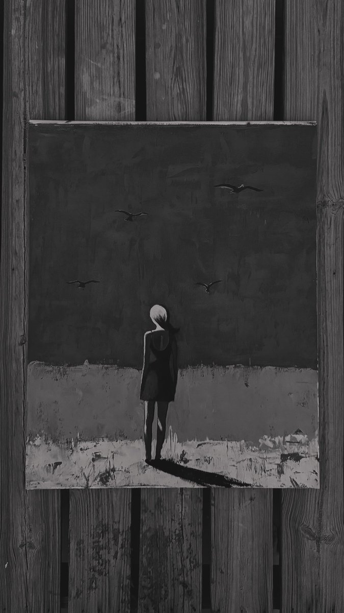 على حافّة تلك العاصفة، أُحدّق في انطفائها دون أن يخفت أثرها، لكنّي ما زلتُ مثقلاً برمادها، كأنّ شيئًا منها استقرّ في صدري.