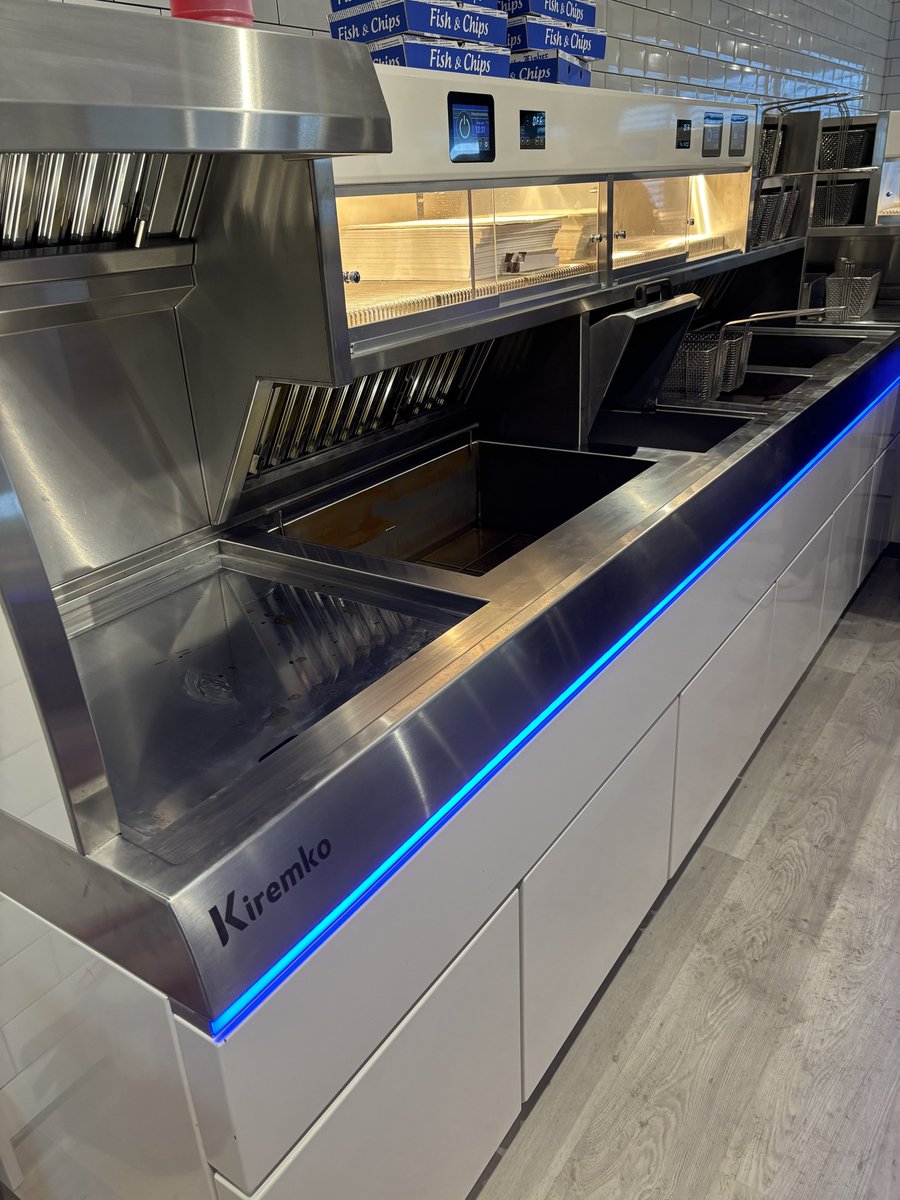 KFELtd's tweet image. With a powder coating finish you can match your Kiremko frying range to your brand and interior perfectly 🎨 

There's over 1,500 colours from elegant whites 🤍 &amp;amp; sophisticated greys 🩶 to vibrant yellows 💛 &amp;amp; electric blues 💙

#kiremko #fryingranges #powdercoating #fishandchips