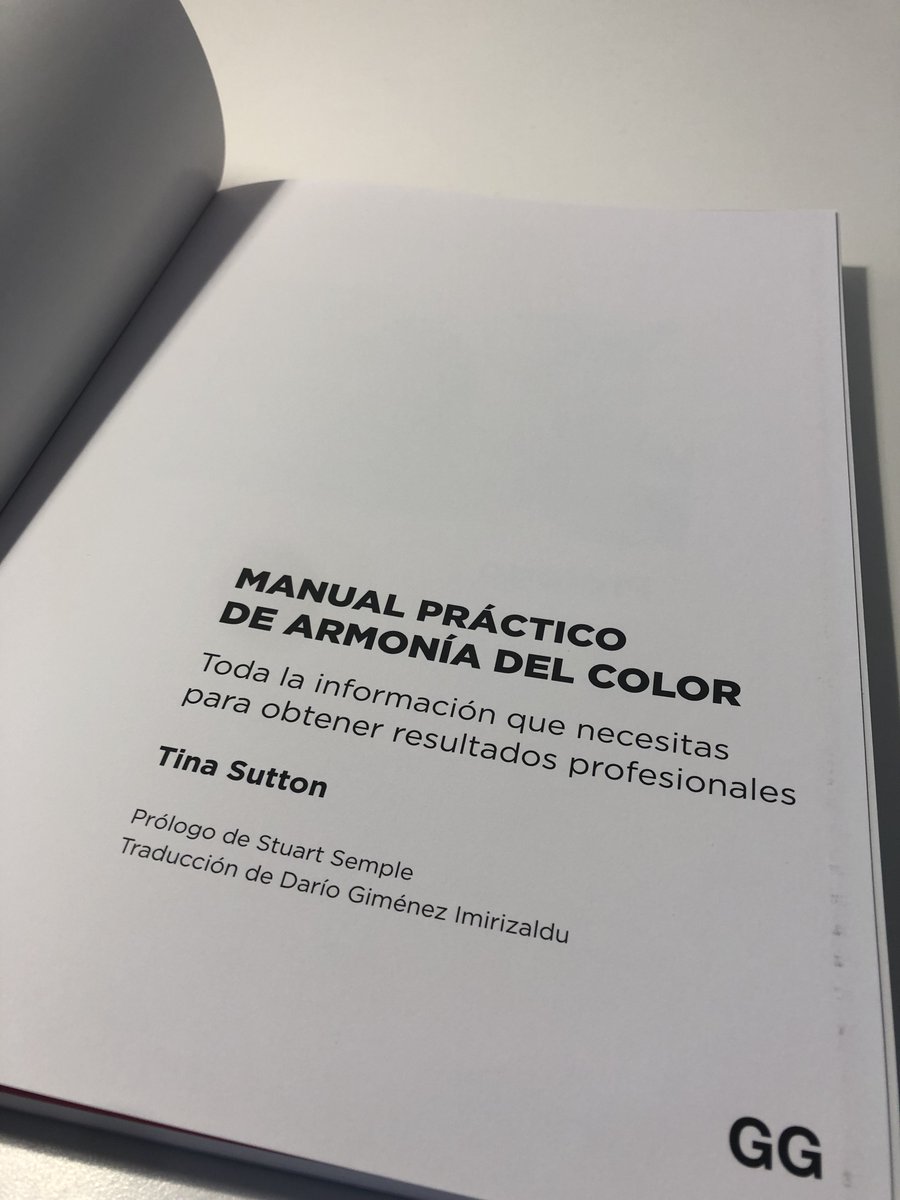 Diferencia entre cubierta (o tapa) y portada de un libro: aquí el nombre del traductor (oui, c'est moi) aparece en la portada. 😉