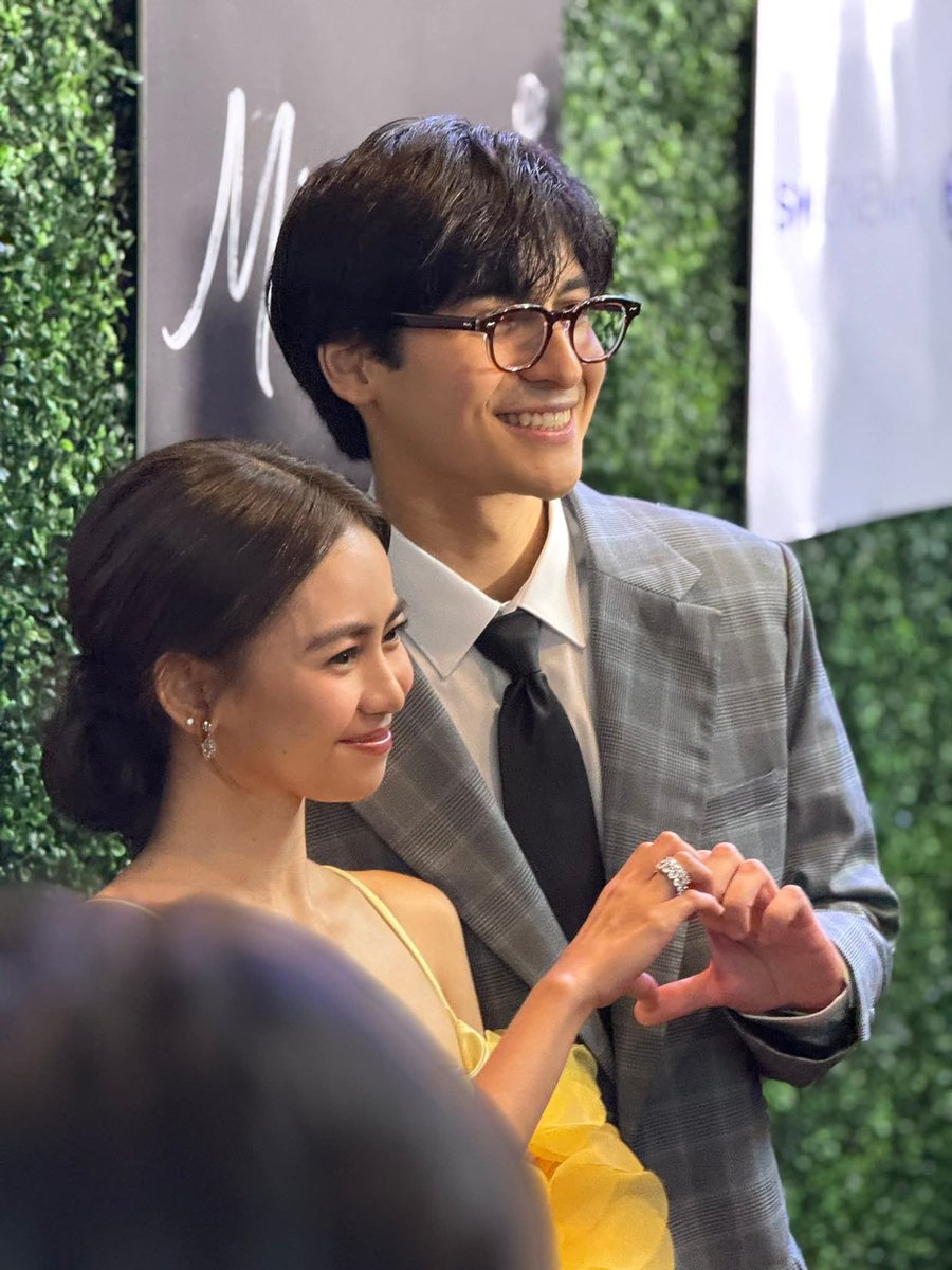 elleyluv4ad's tweet photo. ANG CUTE NG MAG-ASAWA https://t.co/OPTSu9k9xN
