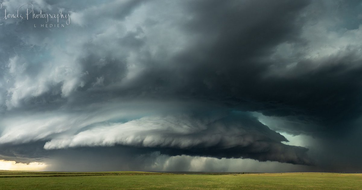 A #supercell 🛸 #storm in #NorthDakota in June. #cloudscape #weatherphotography #weather #clouds #sky #thunderstorm #stormhour #wxtwitter #zcreators #nikonz9 @nikonoutdoorsusa @nikonusa  @world_storm_chasers @riyets @discovery #thephotohour @xwxclub #natgeoyourshot 
 <a href="/CloudAppSoc/">Cloud Appreciation Society</a>