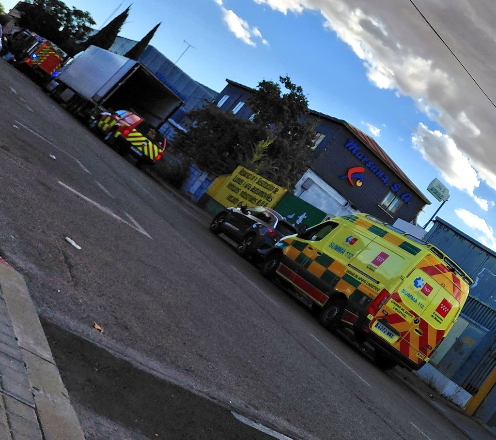Incendio industrial <a href="/112cmadrid/">112 Comunidad de Madrid</a> <a href="/SUMMA112/">SUMMA112</a> <a href="/bomberalcalap22/">PARQUE22</a> #parque26 <a href="/PoliLocalTorrej/">Policía Local</a> ⬆️🚨🇪🇦