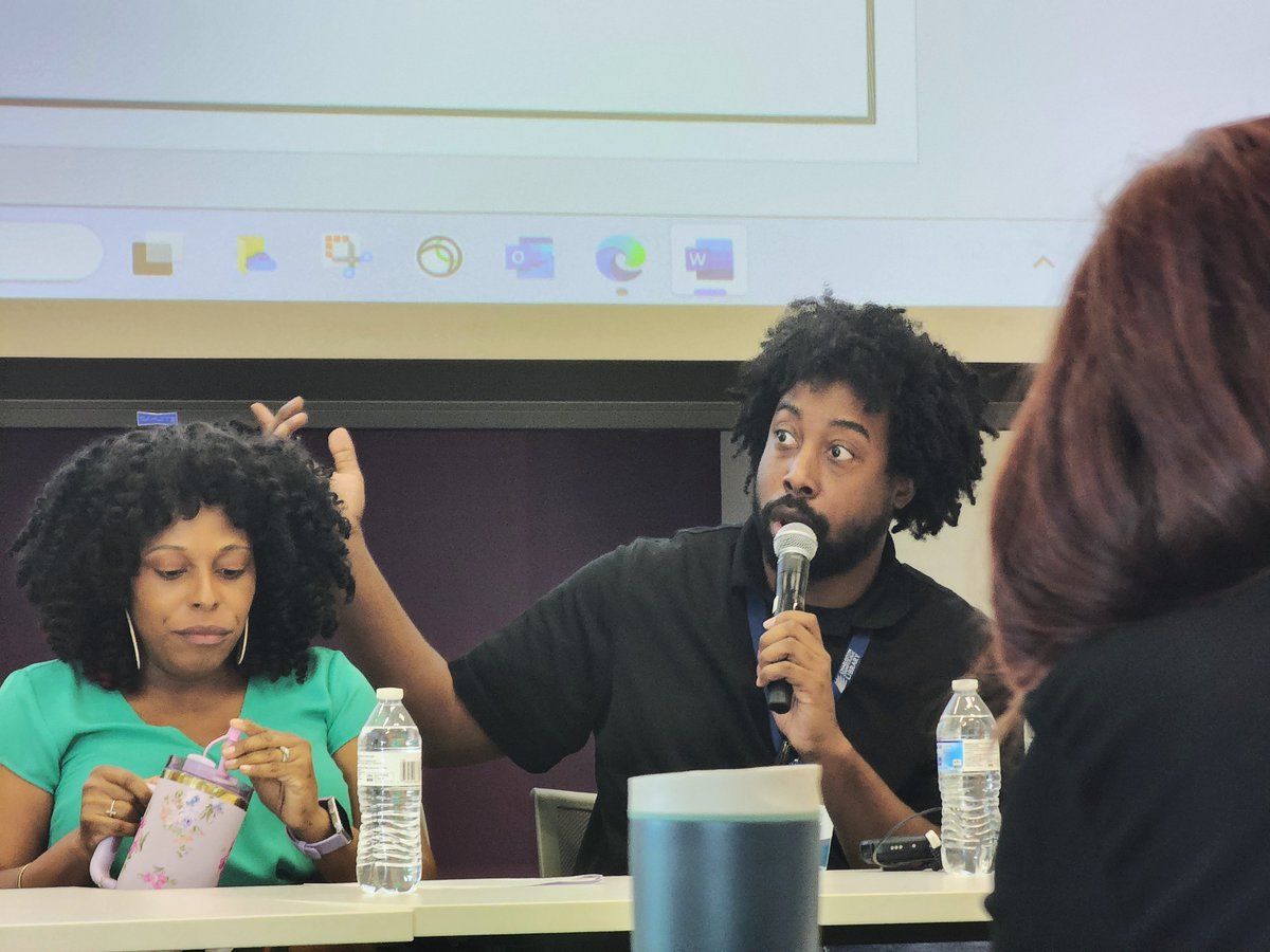 CharlestonVAHCS's tweet image. This past weekend @DeptVetAffairs partnered with the Keith Summey N. Charleston Library for Suicide: The Ripple Effect.
Screening &amp;amp; community panel
Voices from Veterans, faith, law enforcement &amp;amp; mental health
Together, we save &amp;amp; change lives.

#TheRippleEffect #SuicidePrevention