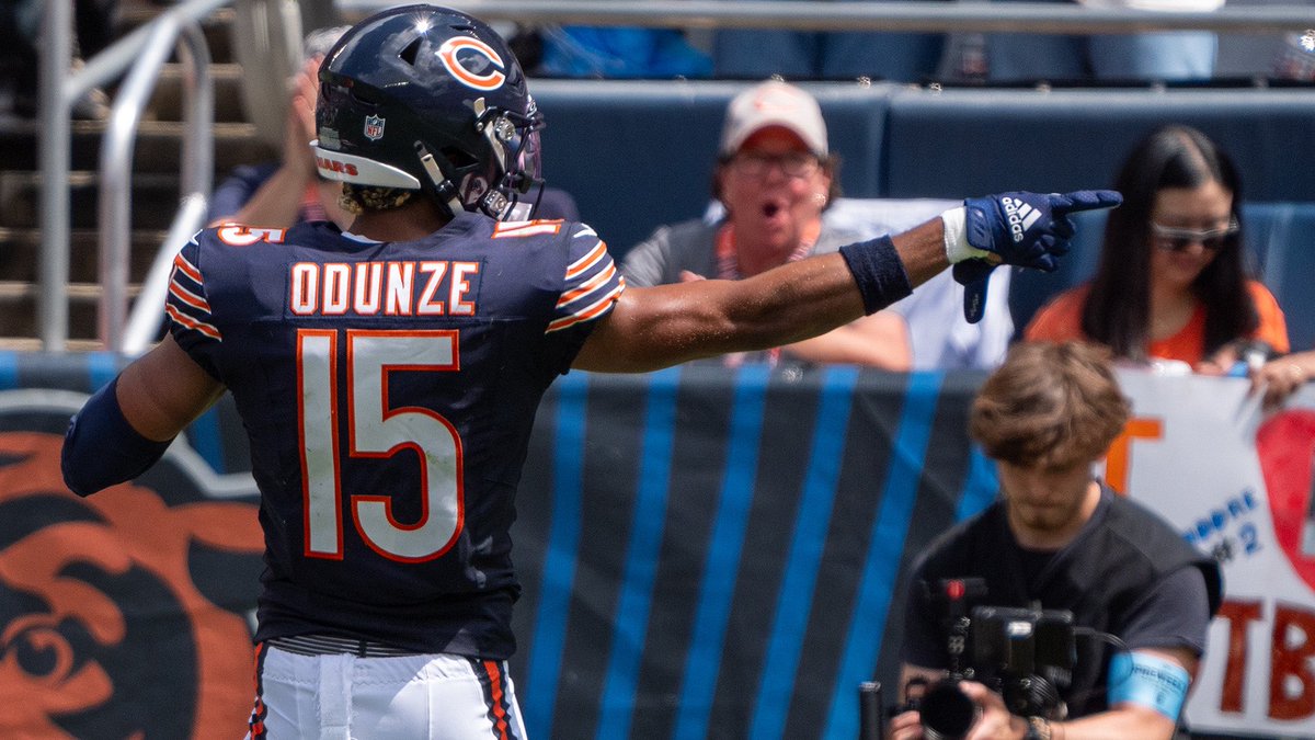 ChiSportsTracks's tweet image. 🚨 GIVEAWAY ALERT! 🚨 Win a FREE Rome Odunze Bears Jersey! 🐻👇

After Rome's 🔥 start to his second year and our first Bears W of the season, I'm giving away a Chicago Bears Rome Odunze jersey! 🎉

To Enter:
1️⃣ Like this post
2️⃣ Follow me @ChiSportsTracks

#Bears #NFL #Giveaway…