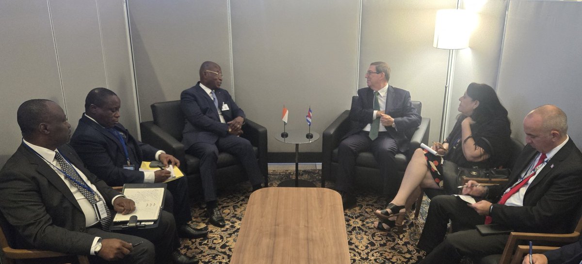 Sostuve reunión con Kacou Houadja, Canciller de Côte D'Ivoire, en marco de #AGNU80.

Resaltamos lazos de amistad y solidaridad. Trasladé la voluntad de #Cuba de ampliar las relaciones económico-comerciales y de cooperación.