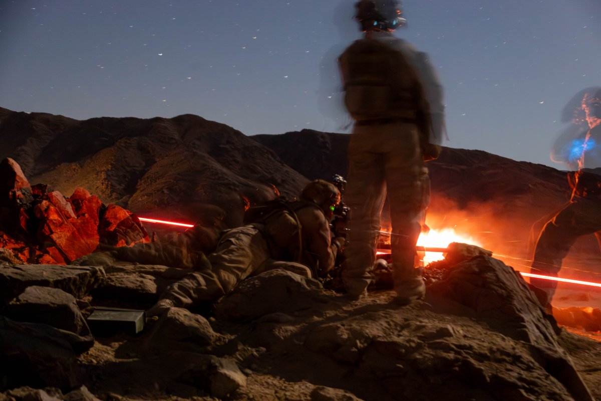 USMC's tweet image. #Marines with @1st_Marine_Div take part in the Blade Field Exercise at @MCAGCC29Palms, California.

The Blade exercise evaluated 3rd Battalion, 7th Marine Regiment&apos;s ability to maneuver in an austere environment against a peer threat.

#USMC #SemperFi #Training
