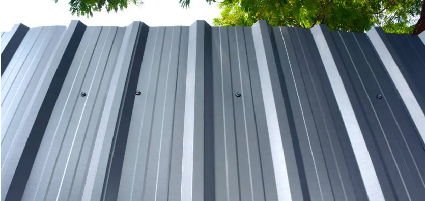 StahlRoofing's tweet image. Torn between standing seam or corrugated metal roofing?

One lasts longer with almost no maintenance, even though it costs more.

Get the full comparison in our latest post here: tinyurl.com/2kfx7zu7

#StandingSeam #CorrugatedRoofing #RoofingAlberta #StahlRoofing