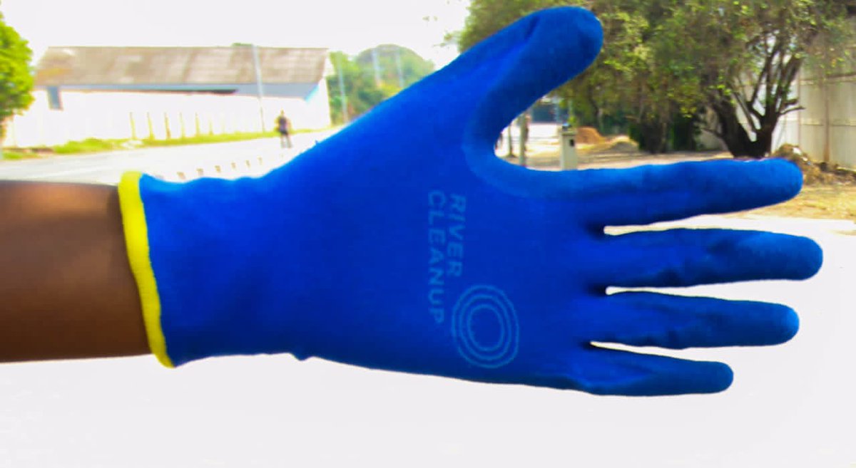 EnvironmentUb's tweet image. 🌍✨ Protégeons le Lac Tanganyika !

Le 20/09, à l’occasion du #WorldCleanupDay, le Club Environnement UB et @rivercleanup ont organisé un Beach Cleanup 🌊♻️.

💪 Ensemble pour un lac sain et vivant 💧🌱 !

#Burundi #StopPlasticPollution #ActForNature