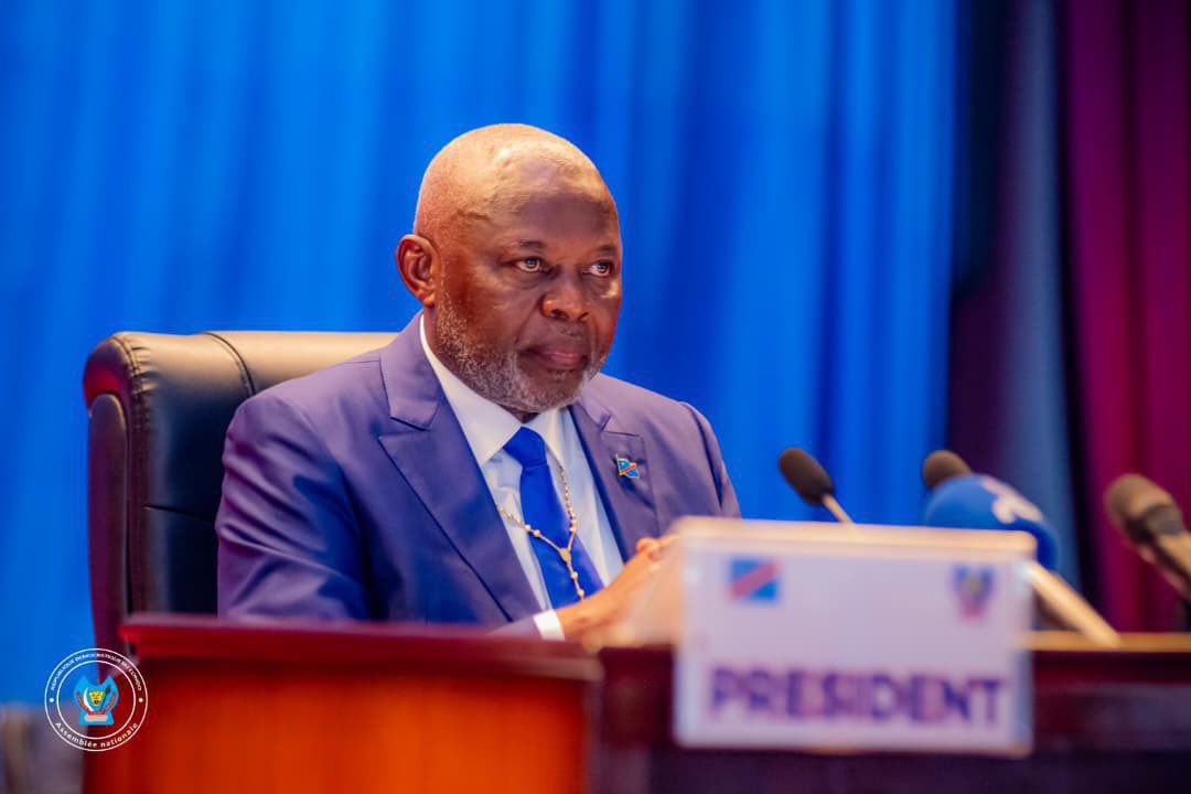 TopCongo's tweet photo. @VitalKamerhe1 démissionne.
Avant la plénière de ce lundi, le président de l’assemblée nationale a annoncé à la conférence des présidents qu’il se retire.
Vital Kamerhe affirme qu’il démissionne « pour son honneur et pour préserver la cohésion de la majorité », a dit à @TopCongo un membre de la conférence. 
@lusakuenoc @ThierryKambundi @AssembleeNatRDC #RDC #DRC