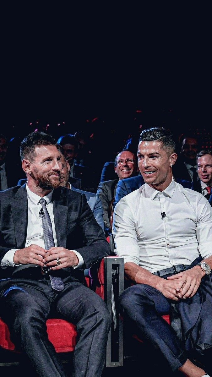 Por 15 años estos dos iban a la gala del Balón de Oro, sabiendo que ganaría el otro. En esos años se les avisaba con antelación el ganador e igual ellos estaban presente. Messi estuvo ahí cuando Cristiano ganó, y viceversa. Ejemplares.

Ahora dicen: “si no gano, no voy”

Respeto