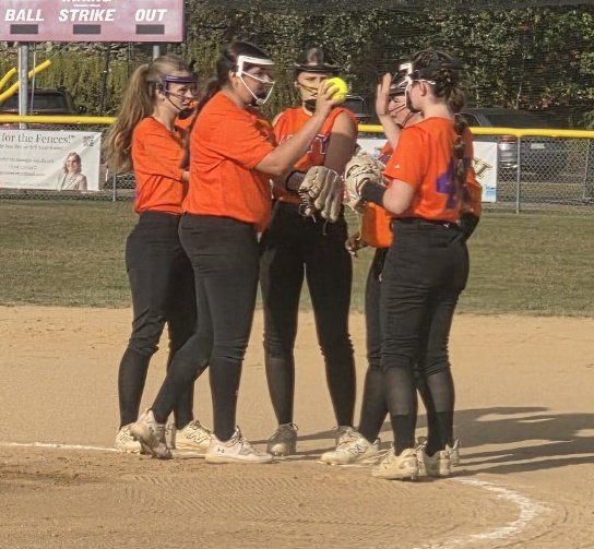 UnityWertman16's tweet image. These girls put on quite a show at our first tourney together! We had a couple of stellar guest players with us, but we&apos;re still looking to fill a permanent roster spot! DM for more info! 🙌🏻🥎
