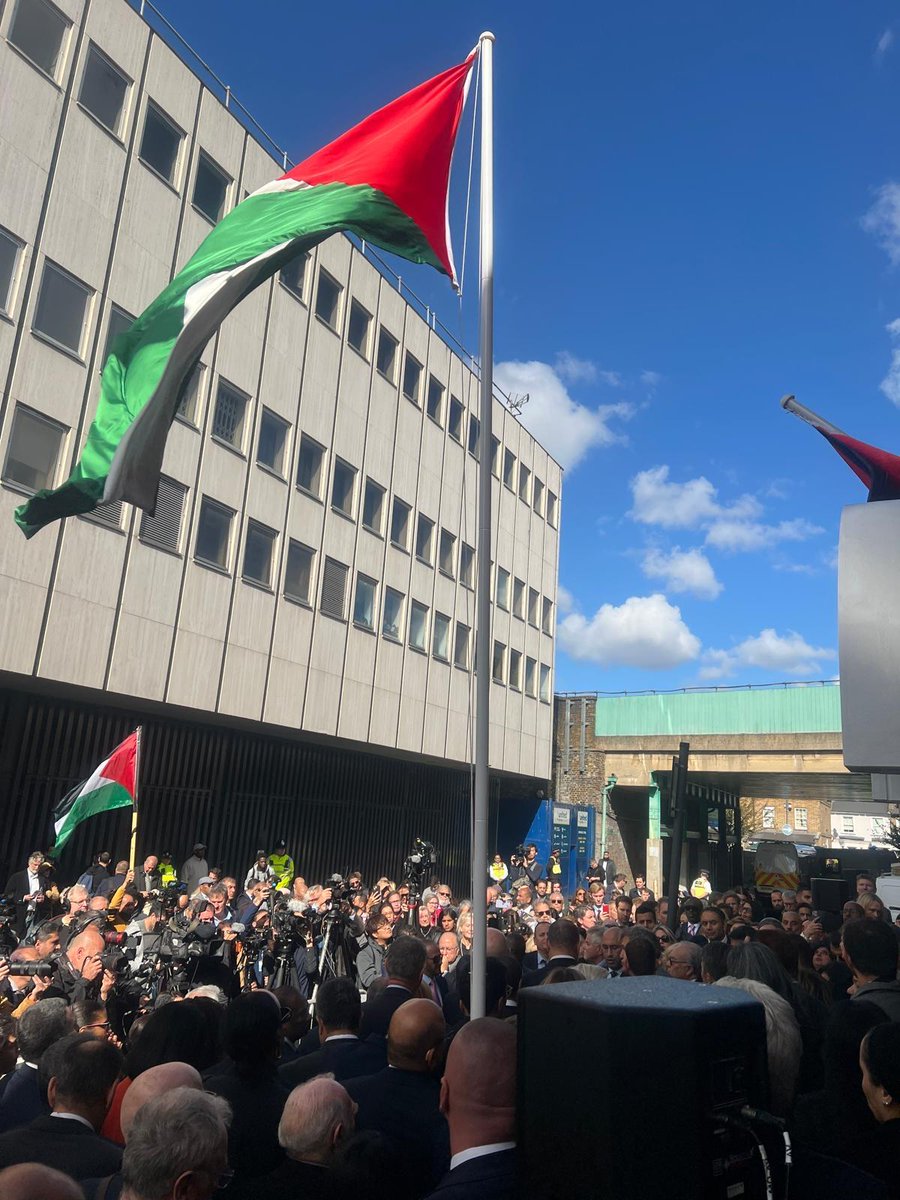 rushanaraali's tweet image. An honour to join the Ambassador to the UK for the State of Palestine @hzomlot, along with fellow Parliamentarians to a special ceremony to mark the UK government’s recognition of Palestinian statehood.
The Palestinian people have an inalienable right to their own state. The UK…