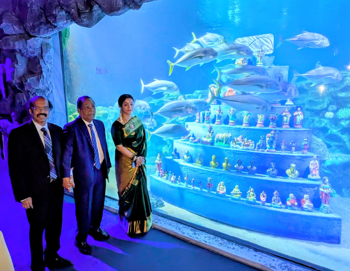 VGP Marine Kingdom is back with the enticing Underwater Golu!
நீருக்கடியில் நவராத்திரி கொலு விஜிபி மரைன் கிங்டம் மீன் அருங்காட்சியகத்தில் அமைக்கப்பட்டுள்ள கொலுவில் சுற்றிவரும் மீன்கள் <a href="/vgpravidas/">VGP Ravidas</a>