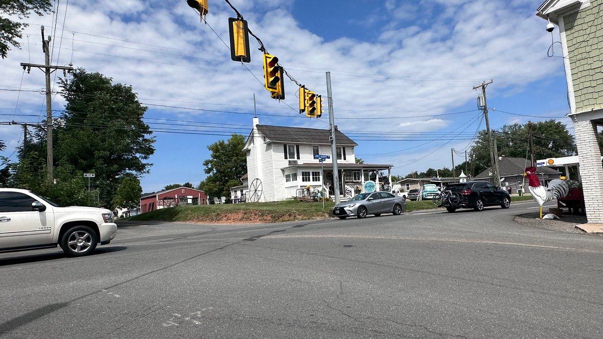 VaDOTNOVA's tweet photo. Construction is underway on Rt 15 safety improvements in #Lucketts! Please use caution in the work zone while we build a sidewalk along Rt 15 and traffic calming concrete bump out by Lucketts Elementary; project completion is set for mid-2026.
More: https://t.co/tuw5cxMnEN https://t.co/98adZ5fo5I