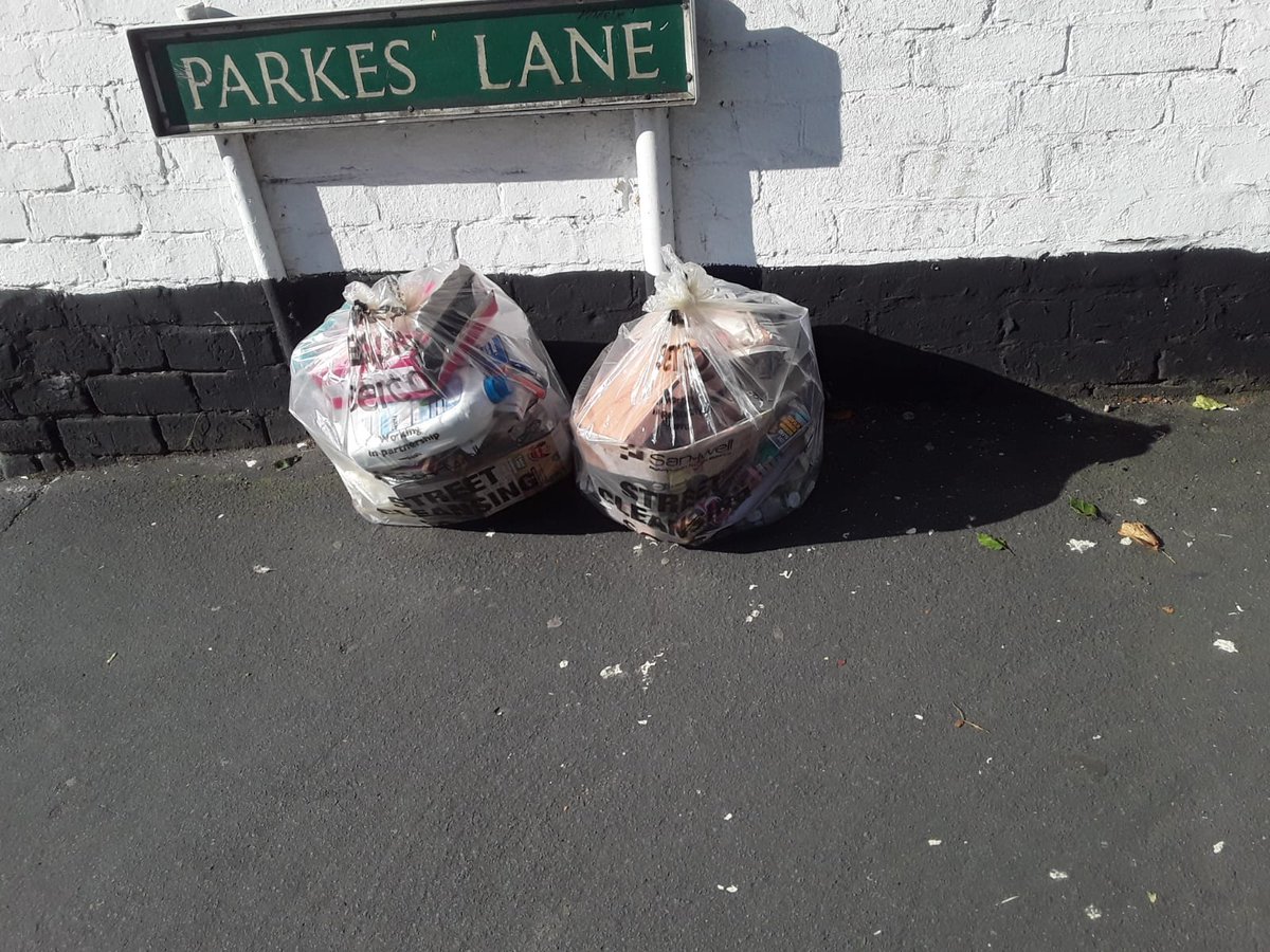 Litterwatch1's tweet photo. Another shoutout to Anil. He's been out again, litter picking his adopted street in Princes End. We're so lucky and grateful for every volunteer who gives their time to help our community and planet.
#PrincesEnd #sandwell #Volunteer #Community #GivingBack #PlanetEarth #tipton https://t.co/0PMtPUHLqb