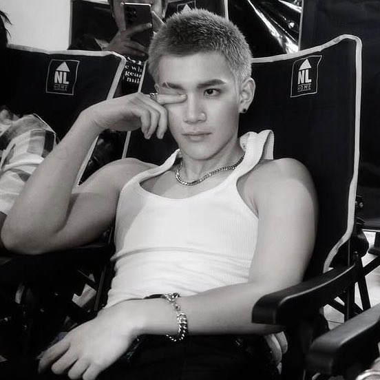 (เฮียบ้อก)                                    (ซ้อบี๋)