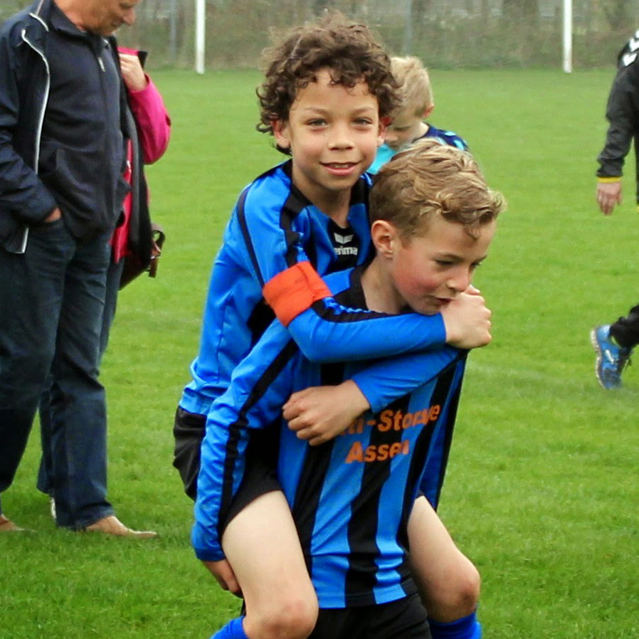acvassen's tweet photo. 📰 𝐍𝐈𝐄𝐔𝐖𝐒 | Twee voormalig jeugdspelers ACV in wedstrijdselectie FC Groningen. Veel succes in jullie verdere voetbalcarrière Mark en Robin! #mooisteclub 

➡️ https://t.co/fyHwROdahC https://t.co/6gjIofrl7q