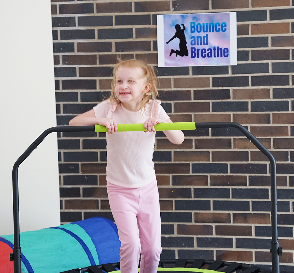 Gateway_SD's tweet image. “If kids are having a hard time, they know the sensory room is there for them.”
Hit the link to learn how Ramsey Elementary&apos;s new sensory room is helping students relax in tough times. parentsquare.com/feeds/59142931