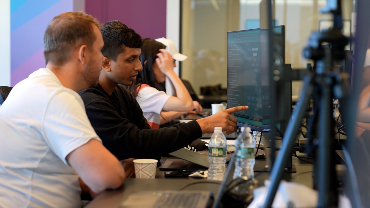 The Internet of Agents Hackathon, powered by <a href="/solana/">Solana</a>, took over NYC.

Developers from every corner of the world showed up to build next-gen AI software using Coral v1 and our partners <a href="/MistralAI/">Mistral AI</a>, <a href="/elevenlabsio/">ElevenLabs</a>, <a href="/crossmint/">Crossmint</a>, @lovable_dev, <a href="/aimlapi/">AI/ML API</a>.

→ 3000 devs
→ ~400 teams
→