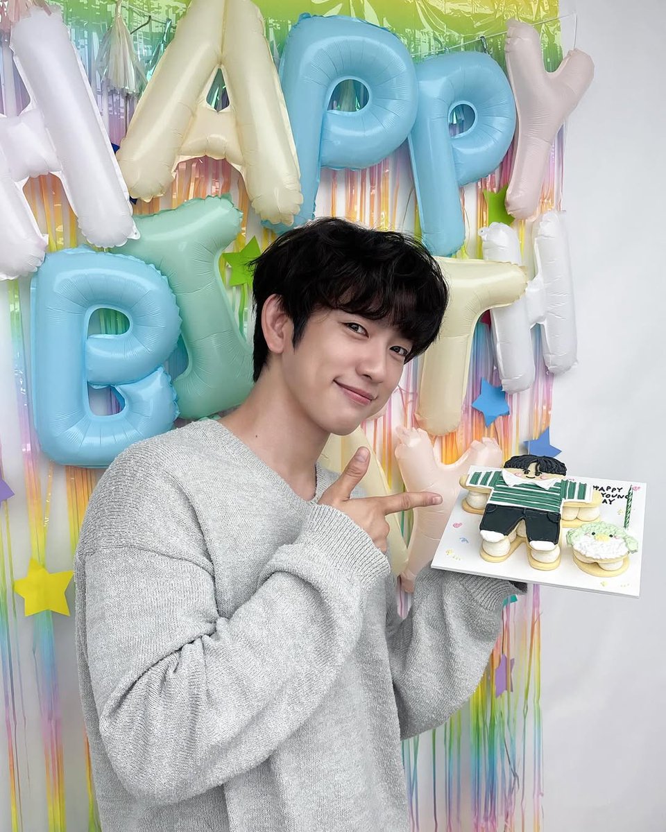Jinyoung. tweet media