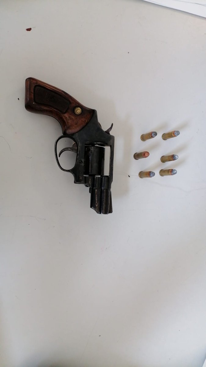 SAPoliceService's tweet image. #sapsEC The high-density operations focusing on enhanced crime prevention and combating plan that were conducted in various hot-spot areas of the Eastern Cape, resulted in the arrest of 1 228 suspects for various crimes, and the recovery of 16 unlicenced firearms between 15 – 21…
