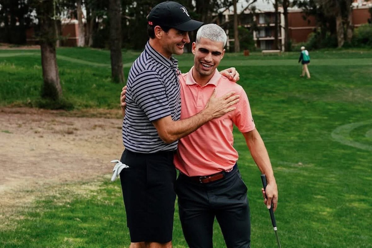 Ojo a esto que dice Federer, porque va a dar la vuelta al mundo.

🗣️ “Ahora mismo, en todos los torneos se juega igual. Los directores permiten que cada semana la velocidad y la pelota sea la misma. Hacen que el juego sea más lento.

Les entiendo, porque así, de esa forma, el