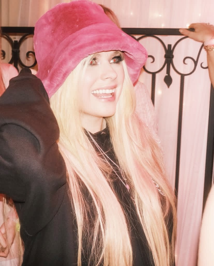 Access Avril tweet media