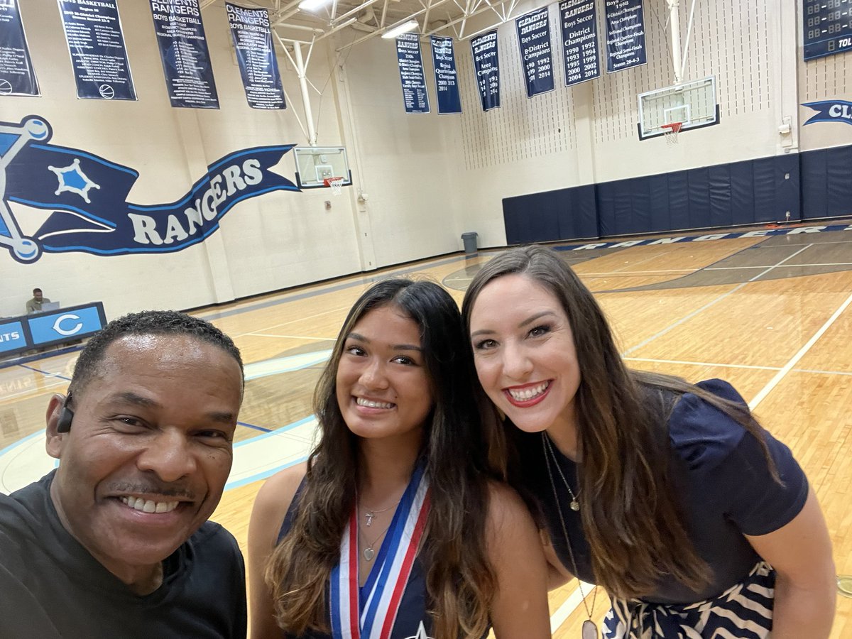 NateGriffFOX26's tweet photo. The look of the #MakingTheGrade Monday a.m. segment for @FBISDAthletics @chsrangertennis star, Justine Escamos, @FOX26Houston. She’s a @uiltexas Mixed Doubles State Champ sporting a 3.95 GPA. She’s blessed to have multiple D1 offers. Best of luck Champ to you & your family! https://t.co/E2XY3BrcOr