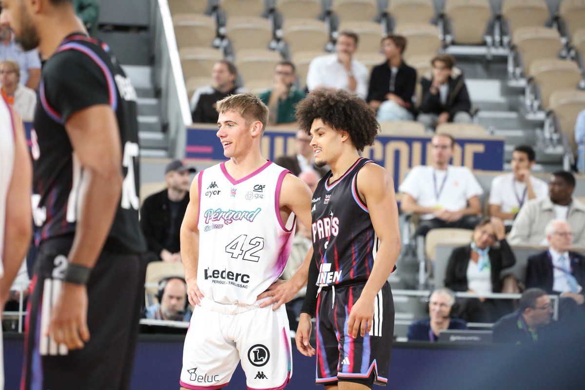 [DU CENTRE DE FORMATION... À ROLAND GARROS]
Nadir Hifi et Théo Magrit, deux anciens coéquipiers du Centre de Formation (saison 2020-2021) de l'ESSM Le Portel, se sont retrouvés adversaires sur le court Philippe Chatrier ce week-end lors de la SuperCoupe 😤