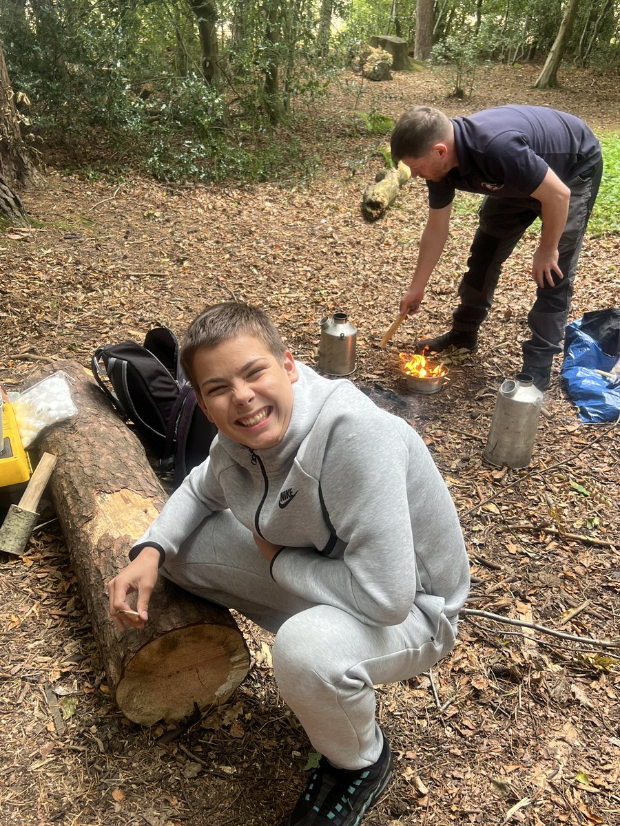 ClacksVirtualHT's tweet image. Another brilliant session at Gartmorn Dam with Gareth & Sharon @ClacksCLD and Laura & Nicola (Virtual Headteacher Team). The young people continued their Junior Forester Award paperwork 📋 towards accreditation, learning camp safety & fireskills
#BecauseOfCLD #KeepingThePromise