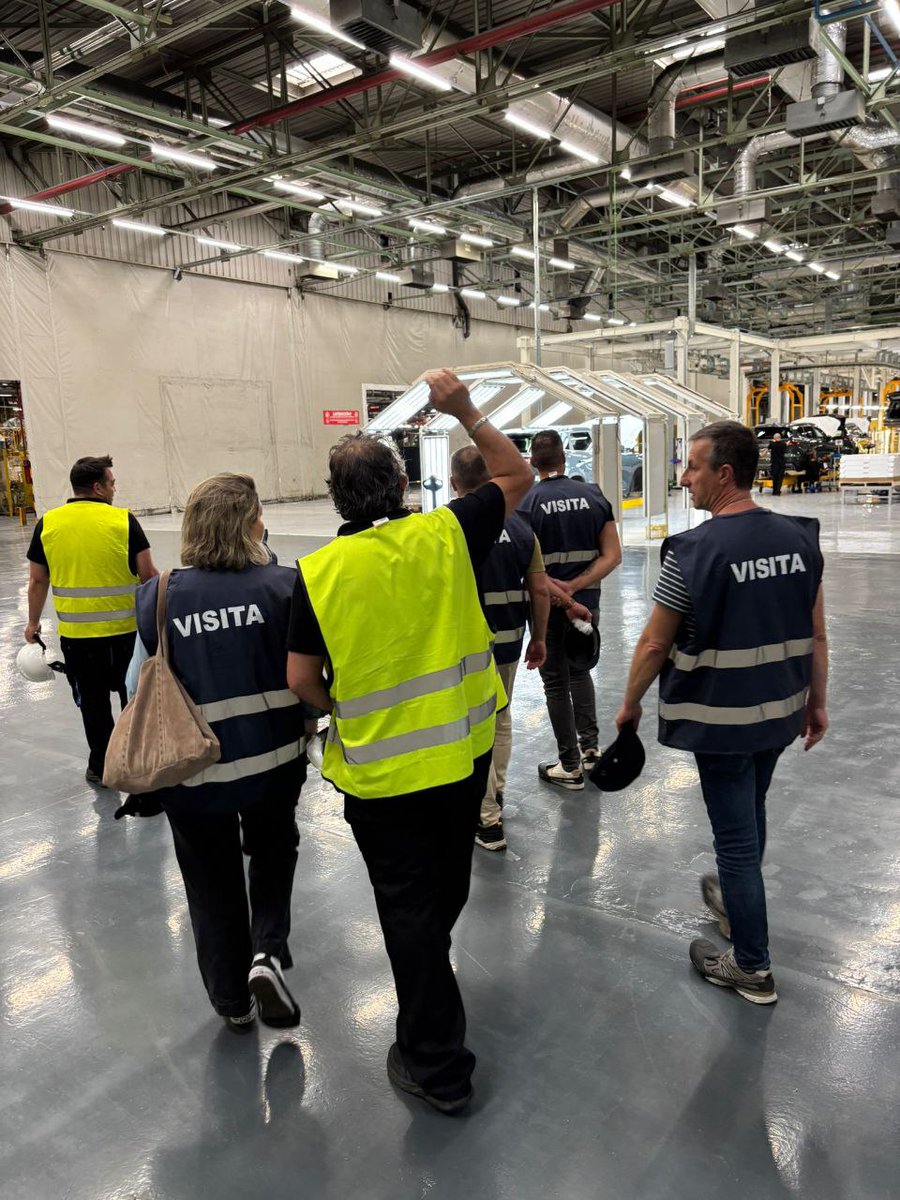 🚘 Aquesta tarda el nostre secretari general <a href="/RuedaJruedaM/">Josep Rueda Martinez #OrgullCCOO #FemCCOO🔻</a> ha visitat les instal.lacions d'Ebro a Zona Franca amb <a href="/belenlopezCCOO/">Belén López Sánchez</a> i el secretari general de <a href="/Industria_CCOO/">CCOO de Industria #PactoIndustriaYA</a>.

S'han reunit amb la secció sindical per compartir propostes per encarar els reptes de futur al sector