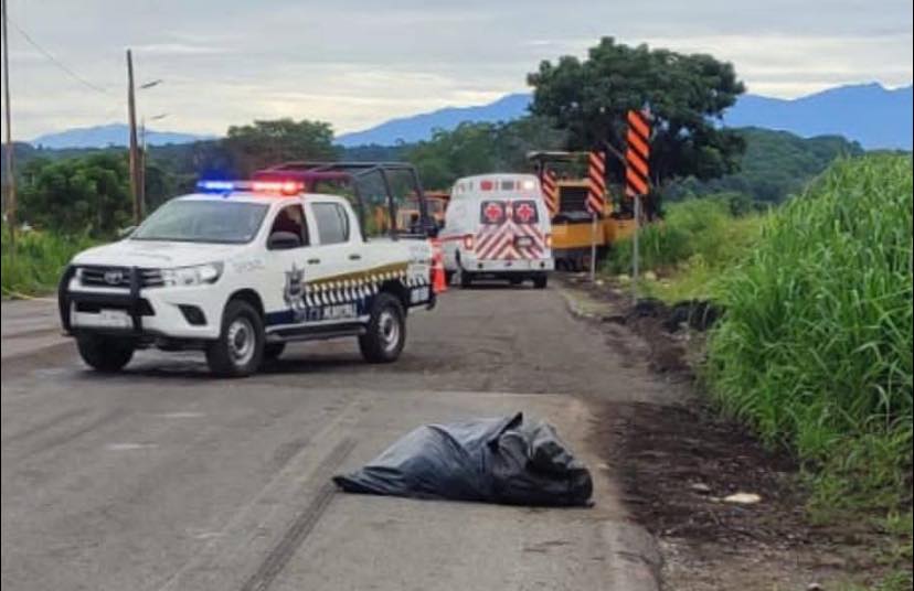 #Tapachula || 🚨🔴 Encuentran cuerpo embolsado en el Libramiento Sur🚨

Hasta el momento, la víctima permanece en calidad de desconocida, y no se han revelado detalles sobre su identidad ni sobre las posibles causas de su muerte.