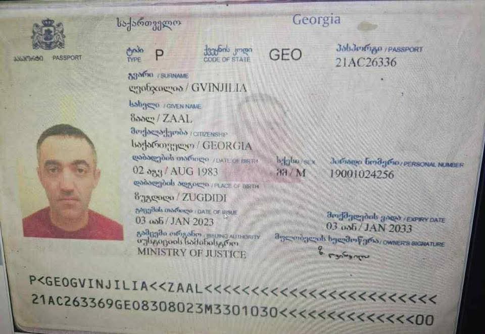 MaxamuudCaliMa3's tweet image. these two men are suspected of stealing gold worth about 100 grams 
today  Hargesia left Somaliland and they are transit in Dubai.