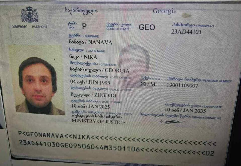 MaxamuudCaliMa3's tweet image. these two men are suspected of stealing gold worth about 100 grams 
today  Hargesia left Somaliland and they are transit in Dubai.