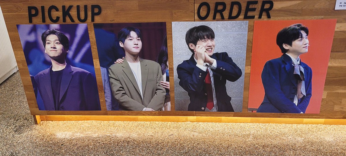 raymondasujin's tweet photo. 랭보가 떠나자 한다고 진짜 함께 떠난 베를렌느📜
시를 너무 많이 써서 미쳤다 생각했는데 시가 문제가 아니었다🤔
거절하기엔 랭보의 매력이 치명적이다🥰
픽업하고 싶은 미모구나😍
김리현 배우님 데뷔 6주년 축하드립니다🎂
#리현이_만든_초록
#Green_note_by_rihyun
#debut_6th_anniversary_of_RH https://t.co/AJ5HtrXpQu