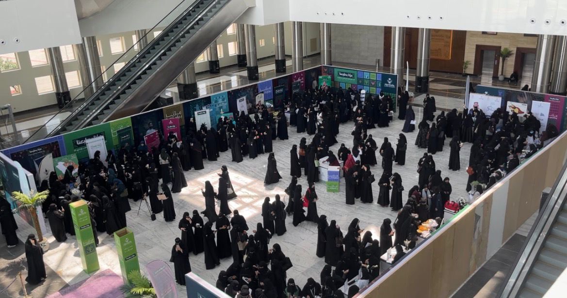 شارك النادي الطلابي بكلية الصيدلة في فعاليات معرض سجايا الذي أقيم بمركز الأمير جلوي للمؤتمرات، ضمن احتفالات الجامعة باليوم الوطني الـ٩٥ 🇸🇦