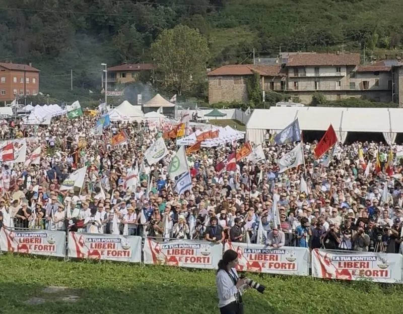 Grazie a tutti i militanti che sono intervenuti a Pontida, ritrovare tutta la grande comunità della Lega riempie sempre il cuore. Finché non avremo riformato questo Paese in senso federale e smontato l’Europa superstato, ci sarà bisogno della Lega. Noi continuiamo la battaglia!