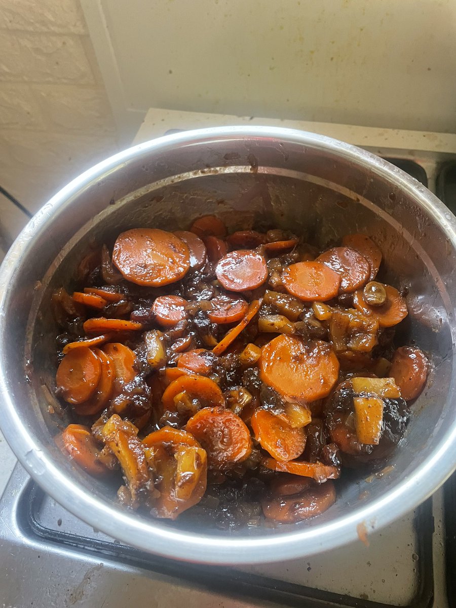 mcbprdn's tweet image. На исходе третьего года в Израиле изготовил цимес. Шана, как говорится, това вэметука!