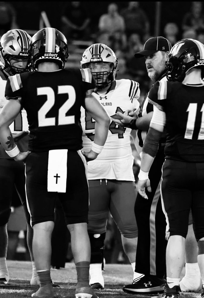 Week 4  2 forced fumbles 5 TFL 8 Tot Tackles
hudl.com/video/3/169184…