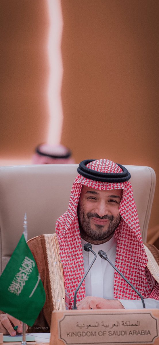 badr33's tweet photo. يا قايد الرؤية و يا الصالح البار 
يا اللي على راس الهرم دوم واقف 

ياقف لك التاريخ حشمة و انبهار 
و حتى الـملوك ان جيت ترجف و تاقف . 

بدر البطيني ✍️ ..

#اليوم_الوطني_السعودي_95 
#السعودية_العظمى 
#محمد_بن_سلمان 
#اليوم_الوطني_السعودي95 https://t.co/yPzkxlSlyc