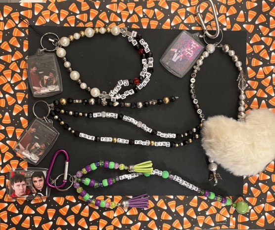 Made some more spooky keychains and decorated toploaders this weekend 😊 plus the people have spoken! Mystery bracelet sets will be back for this drop! They will all be Halloween/spooky week/ dnp horror game related! 
Everything drops October 5th!
ninasnerdycraftsco.etsy.com