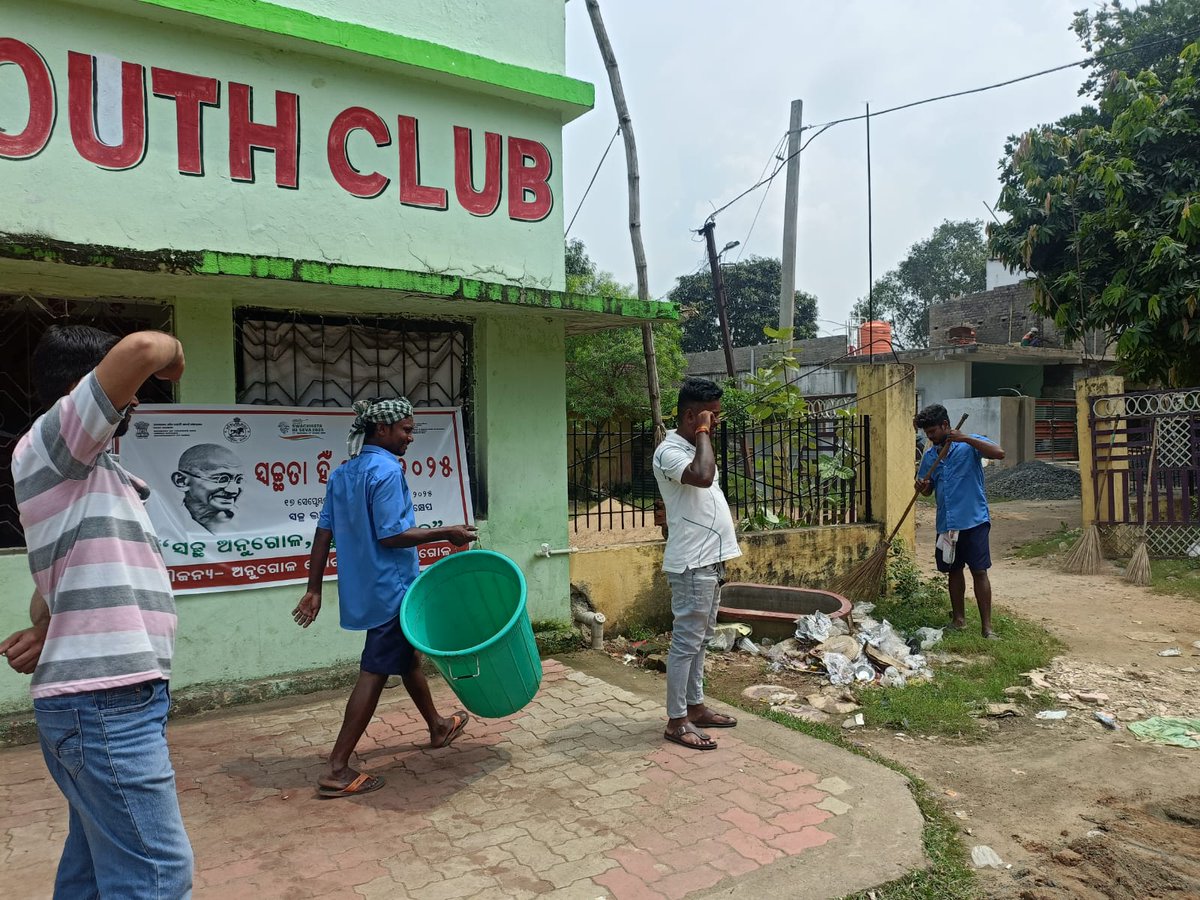angulmun's tweet photo. Today Cleanness drive is taken near Jaya Durga Youth Club , Amlapada and Sensitizing the club committe member for "Swachhata Hi Seva" movement.
#Swachotsav #SwachhataHiSeva2025 #SHS2025
@SwachhBharatGov
@MoHUA_India
@HUDDeptOdisha
@CMO_Odisha
@angul_dm https://t.co/CrwTYTMTvi
